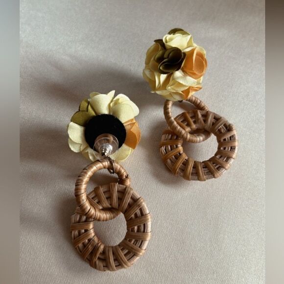 boho flower dangle earrings A550 - Picture 5 of 6